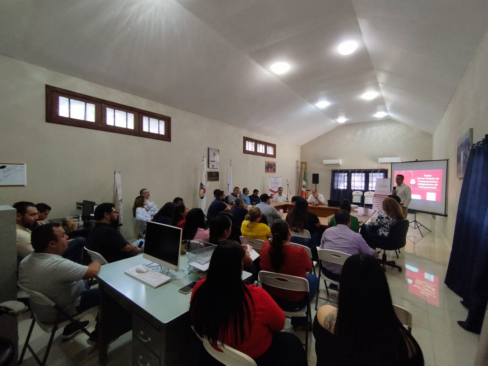 Imagen complementaria de Jornada de Capacitación al H. Ayuntamiento de Mulegé
